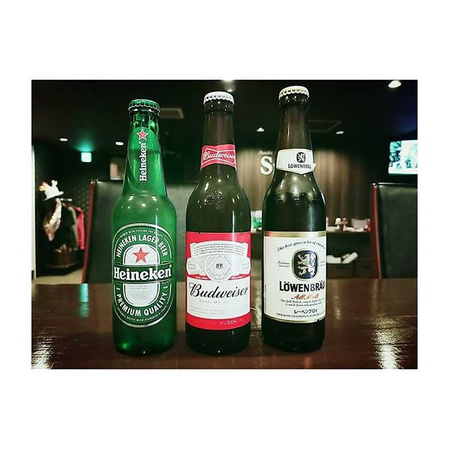 今日も暑くてビール日和ですね外国の瓶ビールってオシャレ！！たまに飲みたくなる。。 ハイネケン。バドワイザー。レーベンブロイ。みなさんはどれが一番好きですか～？？ #AsobiBarSnow #Snow #群馬 #前橋 #お酒 #女子会 #ボードゲーム #ハイネケン #バドワイザー #レーベンブロイ