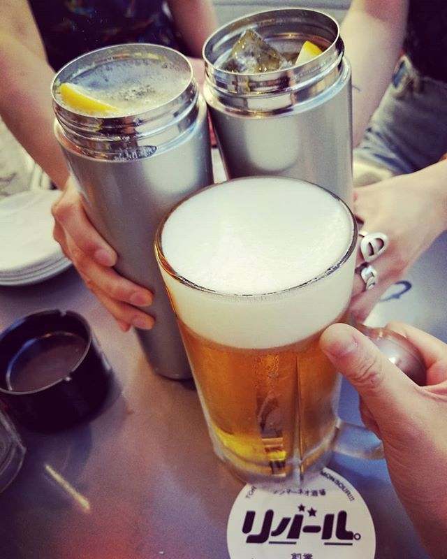 リバールさんにて。久々にえりに再会こりゃ飲むしかないっしょ インスタ萎えで噂の水筒サワー&水筒ハイボール(笑)最高に楽しい一日でした#AsobiBarSnow #Snow #群馬 #前橋 #バー #お酒 #女子会 #カラオケ #ゲーム