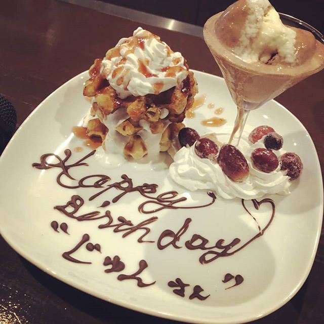 お誕生日プレートサプライズ大成功＼(^^)／ ご来店ありがとうございました！素敵な一年になりますように #AsobiBarSnow #Snow #群馬 #前橋 #バー #お酒 #女子会 #カラオケ #ゲーム #ダーツ