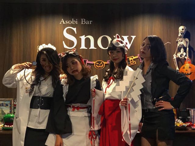 こんばんわ！ハッピーハロウィーン🖤ということでsnowでは1日はやいハロウィンイベント開催中です️スタッフ全員で仮装をしてお待ちしてます今日はハル、ちぃ、みやび、まなや、まいまいでお待ちしてます️#AsobiBarSnow #Snow #群馬 #前橋 #バー #お酒 #女子会 #カラオケ #ゲーム #ダーツhttps://www.asobibar-snow.jp/090-2488-1100